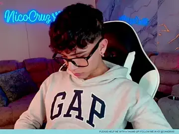 Stripchat Adult Webcam of Niico_Cruz