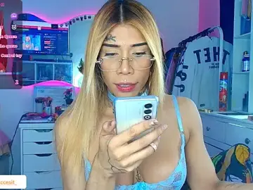 Stripchat Free Live Porn of caroline_cossei