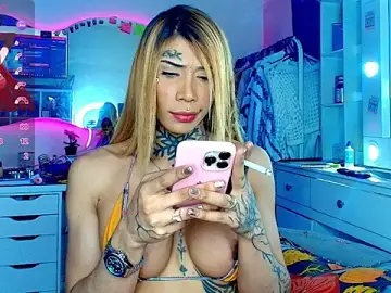 Stripchat Free Porn Cam of caroline_cossei