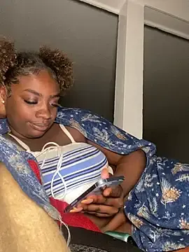 Stripchat Live Sex Cam of LillShayy