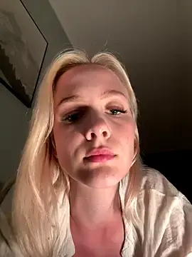 Stripchat Sex Cam of DaryaDoll