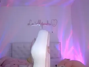 Stripchat Free Porn Cam of alee_lenoxx