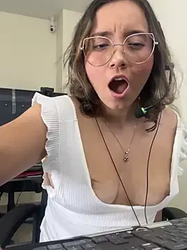 Stripchat Live Sex Cam of Kay_LustyWife