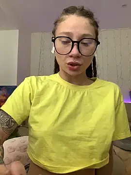 Stripchat Nude Webcam of HotCaramellsTV