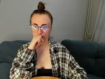 Stripchat Sex Cam of MewStella