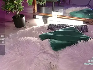 Stripchat Live Sex Cam of CutiePie69__