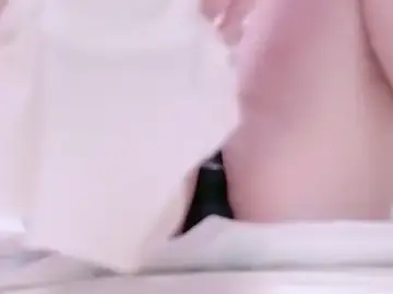 Stripchat Live Sex Cam of x--Miu--x