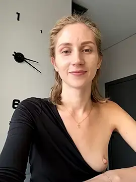 Stripchat Best live sex cam show of Feral_berry_8133