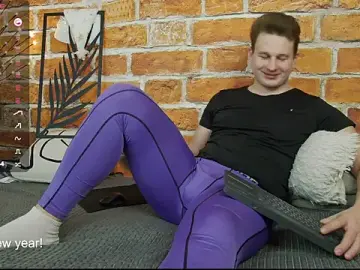 Stripchat Live Sex Cam of charlie_smiley