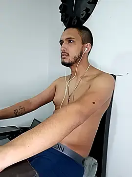 Stripchat Live Sex Cam of mosmar_20