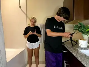 Stripchat Sex Cam of girlfriendmissy