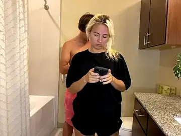 Stripchat Sex Cam of girlfriendmissy