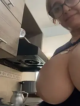 Stripchat Sex Cam of star_anastasia