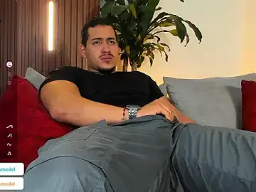 Stripchat Sex Cam of lucasanto_