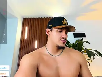 Stripchat Adult Webcam of lucasanto_