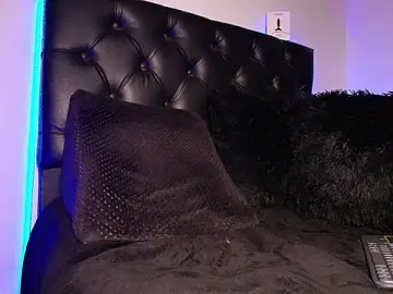 Stripchat Adult Webcam of James1lee_