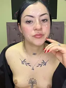 Stripchat Live Porn of Emmie_Hot