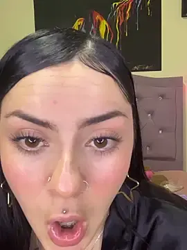 Stripchat Adult Webcam of Emmie_Hot