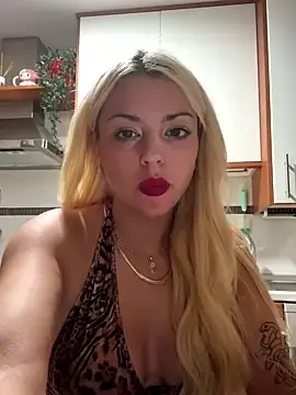 Stripchat Free Porn Cam of Noeliagglow