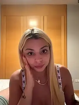 Stripchat Live Sex of Noeliagglow