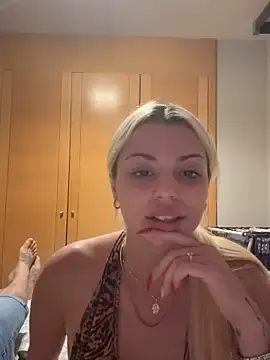 Stripchat Nude Webcam of Noeliagglow