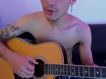 Stripchat Free Porn Cam of Henrikk_senn