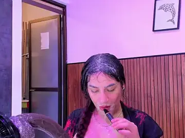 Stripchat Live Sex Cam of violett_collins_