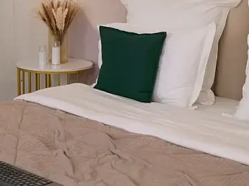 Stripchat Sex Cam of milaleoneli