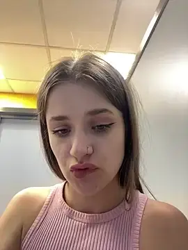 Stripchat Live Sex Cam of KittyQueeny