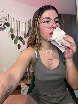 Stripchat Nude Webcam of Your_Honeey