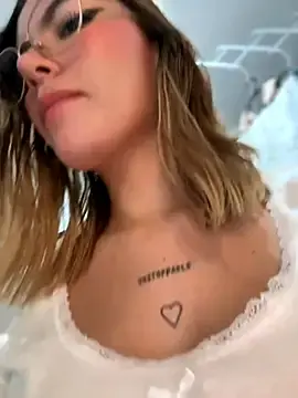Stripchat Free Porn Cam of Your_Honeey