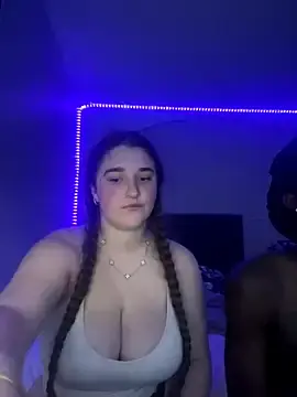Stripchat Sex Cam of MarcusAndMarissa4ev
