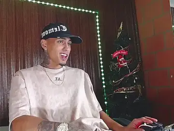 Stripchat Sex Cam of Liam_lee