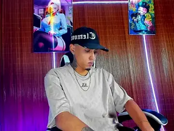 Stripchat Live Sex Cam of Liam_lee