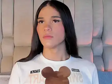 Stripchat Sex Cam of Isa_Little_Star