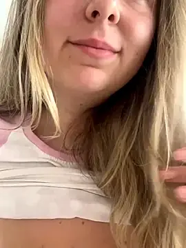 Stripchat Live Sex Cam of curvyflawless