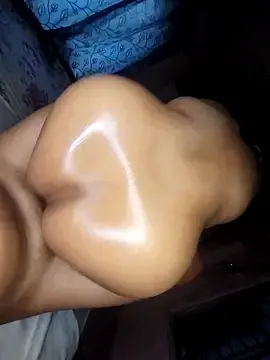 Stripchat Sex Cam of sara_ass69