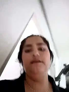 Stripchat Live Sex Cam of KRYSSTARITTER4