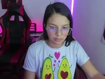 Stripchat Nude Webcam of jessi_and_boy