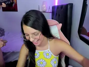 Stripchat Live Sex Cam of jessi_and_boy