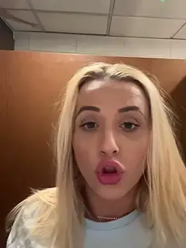 Stripchat Live Porn of Strongqueen