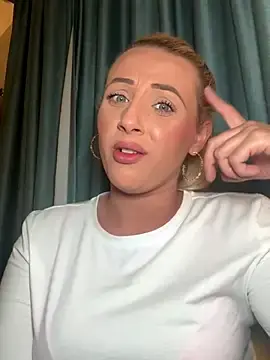 Stripchat Watch Live Sex Cams of Strongqueen