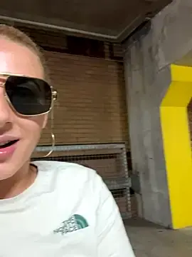 Stripchat Free Porn Cam of Strongqueen