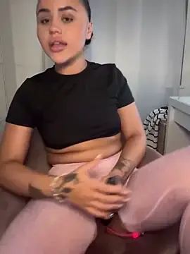 Stripchat Live Sex Cam of Missmilawild