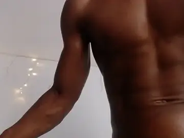 Stripchat Live Sex Cam of drake_brwon_23