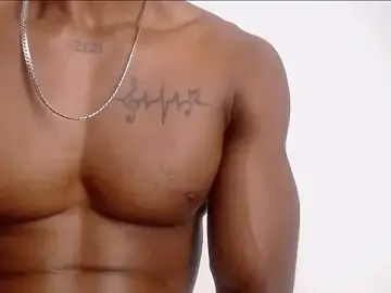 Stripchat Free Porn Cam of drake_brwon_23