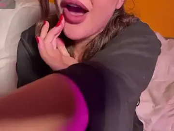 Stripchat Adult Webcam of Elinatiranda