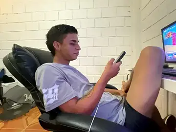 Stripchat Live Sex of Max_TheHorseDick