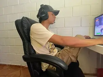 Stripchat Live Sex of Max_TheHorseDick