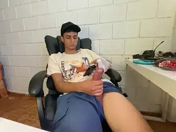 Stripchat Nude Webcam of Max_TheHorseDick